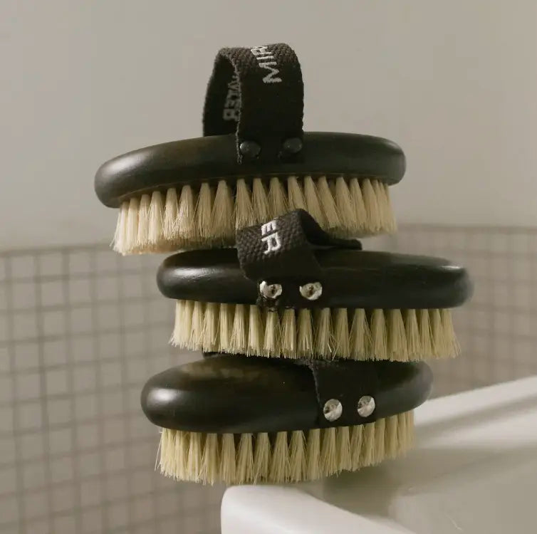 Mirror Water Ultra-Soft Buff Body Dry Brush